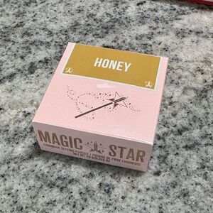 Jeffree Star Magic Star Setting Powder - Honey